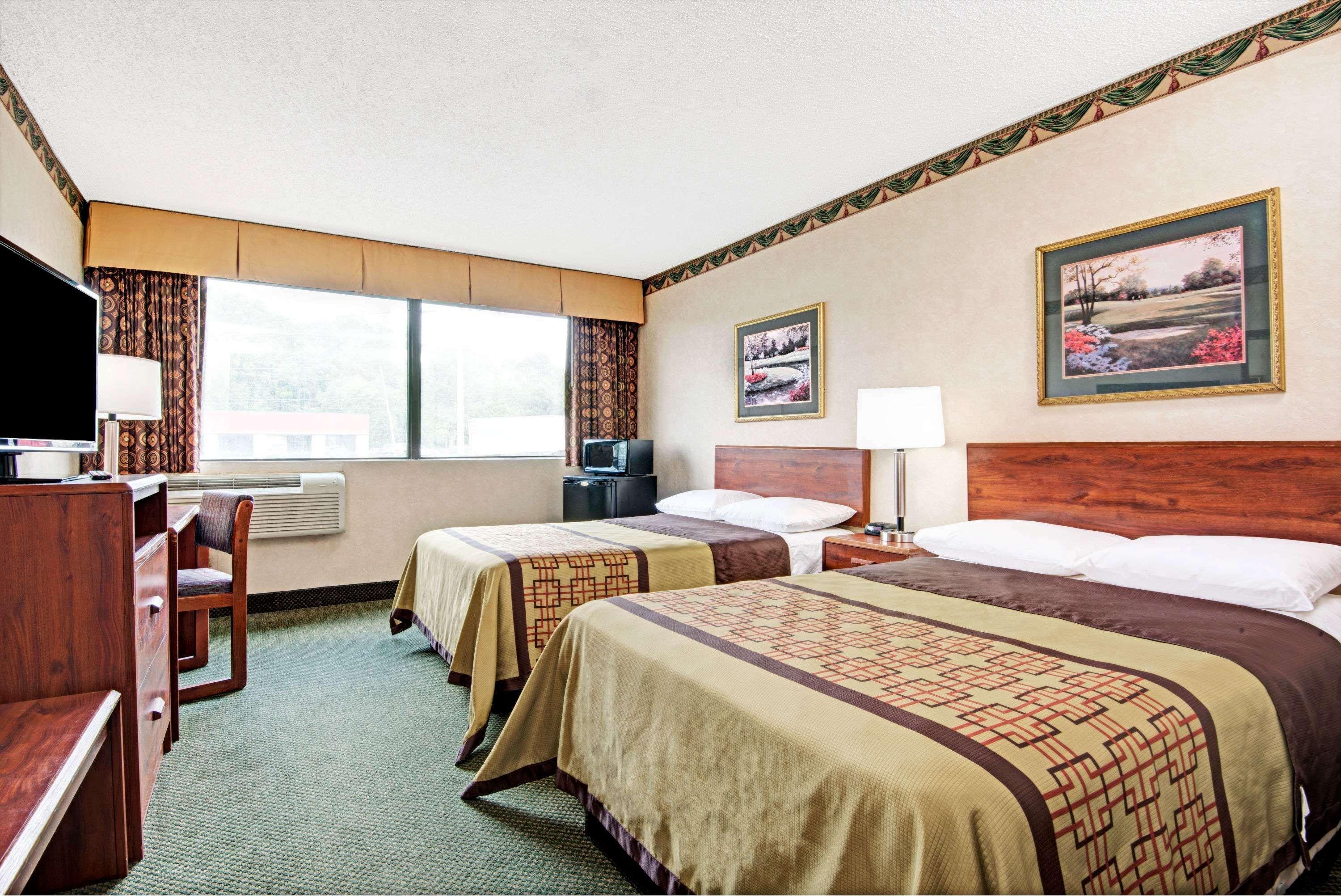 Super 8 By Wyndham Raleigh North East Hotel Bagian luar foto