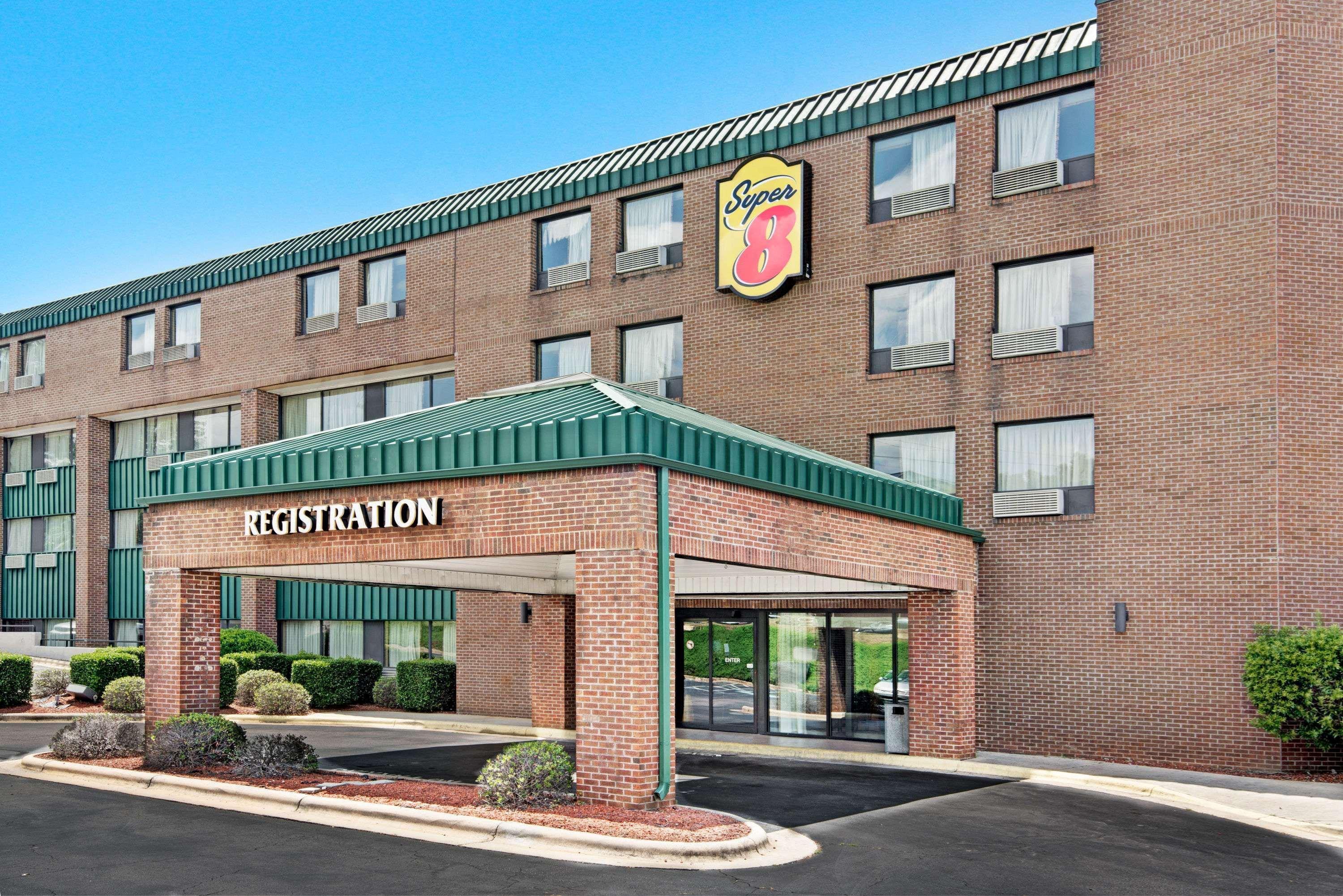 Super 8 By Wyndham Raleigh North East Hotel Bagian luar foto
