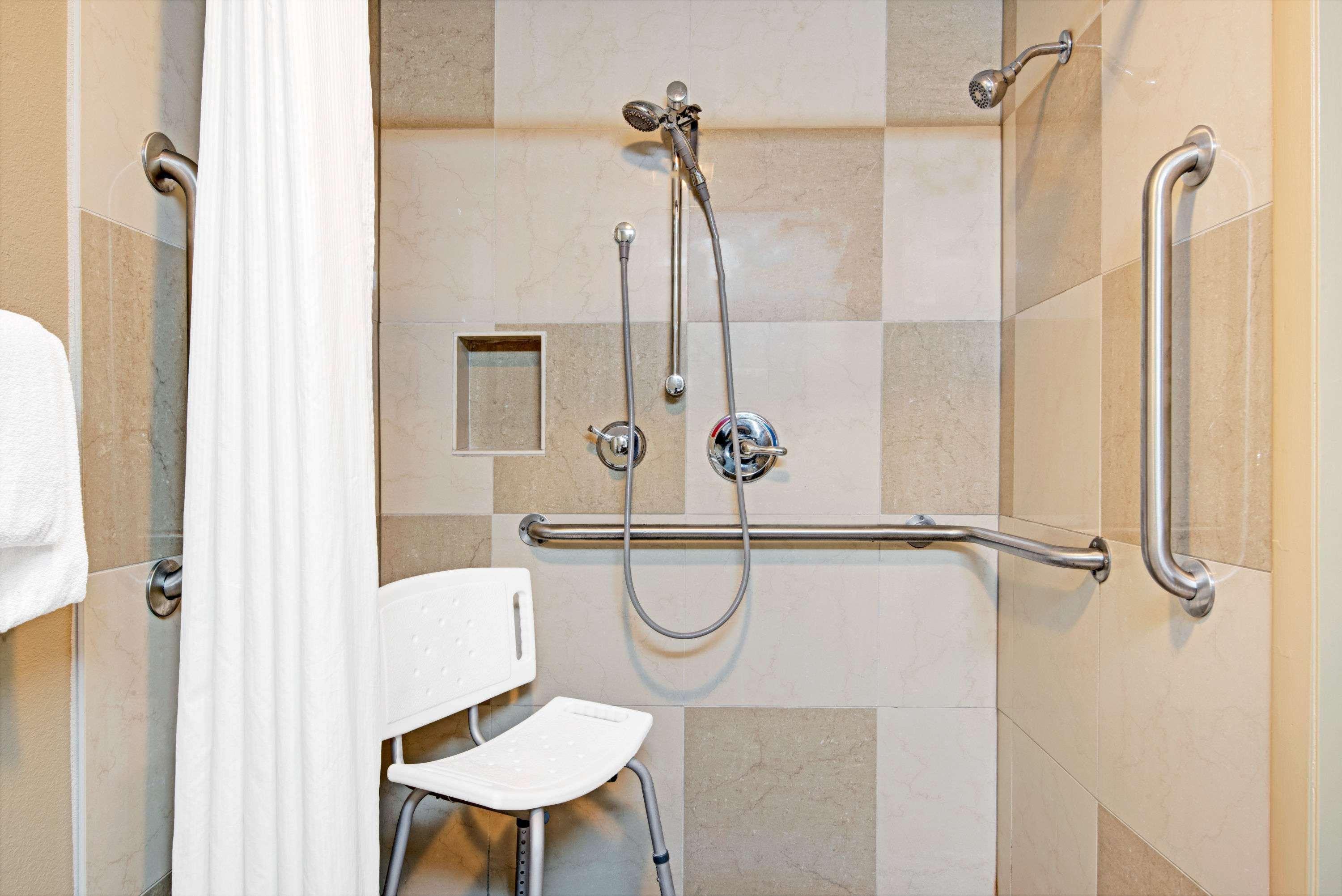 Super 8 By Wyndham Raleigh North East Hotel Bagian luar foto