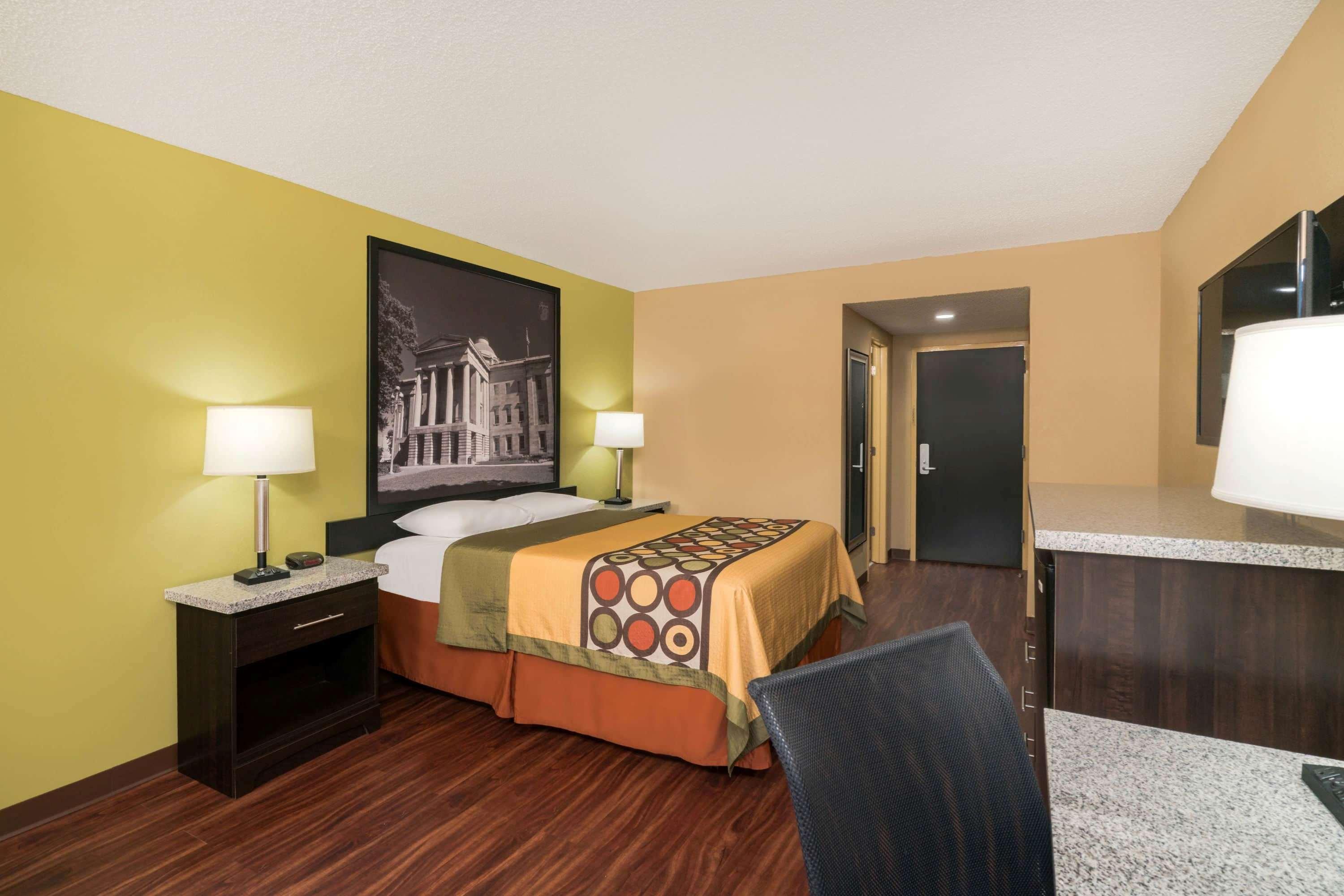 Super 8 By Wyndham Raleigh North East Hotel Bagian luar foto