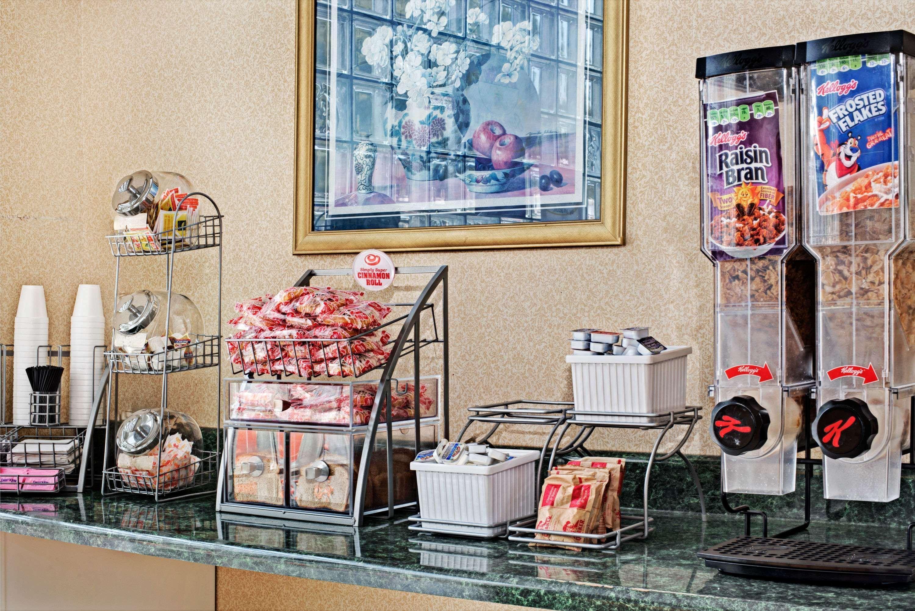 Super 8 By Wyndham Raleigh North East Hotel Bagian luar foto